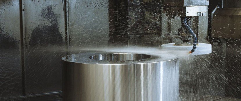 Torno vertical: capacidade e precisão na usinagem de peças