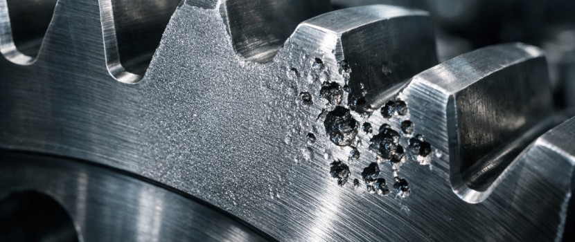 Micropitting e pitting em engrenagens: sinais, causas e como evitar