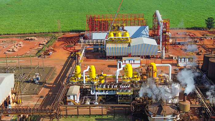 Vista aérea de uma fábrica de açúcar completa, equipada pela Zanini Renk.